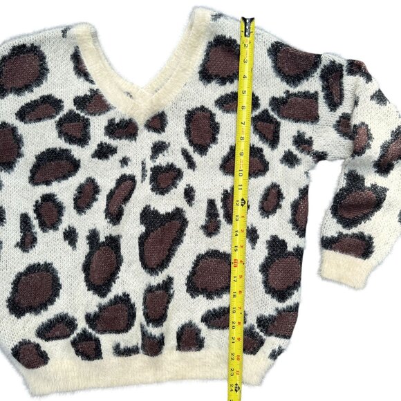 Leopard Print V-Neck Fuzzy Knit Sweater Medium L Love Cozy Fall Winter Animal - Picture 6 of 6
